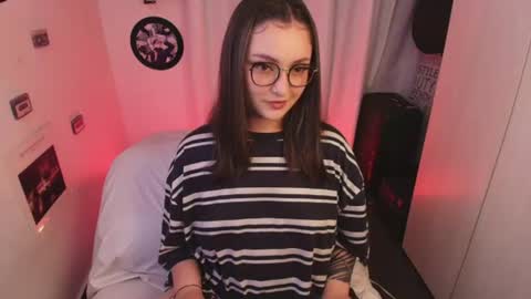 Snapshot of sarah_cuteeyes chatting on June 24, 5:50 am Sara online show from June 24, 5:50 am