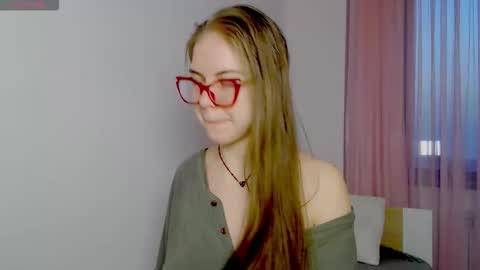 Sarah online show from March 14, 1:05 pm