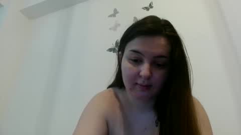 Sarah online show from April 18, 2:21 pm