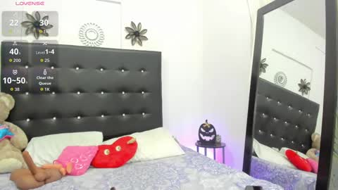 sarah_lowee online show from October 16, 7:04 pm
