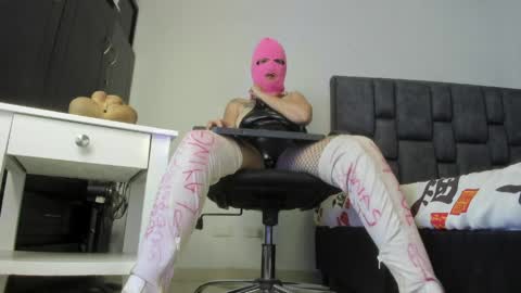 Snapshot of sarah_mistress_ chatting on April 9, 2:11 pm Sarah online show from April 9, 2:11 pm