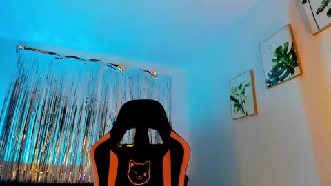 INSTAGRAM...sarah22 p online show from March 1, 2:59 am