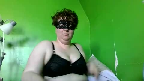 Snapshot of sarah_the_muse chatting on April 9, 8:25 pm Sarah online show from April 9, 8:25 pm