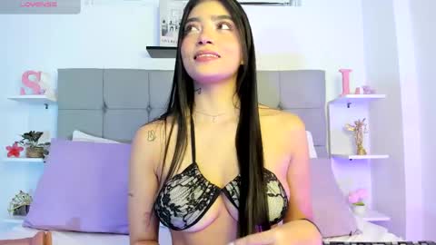 sarahlopezz290 online show from June 7, 3:32 am