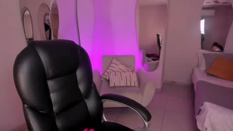 Sarah Rhodes online show from November 21, 12:26 pm