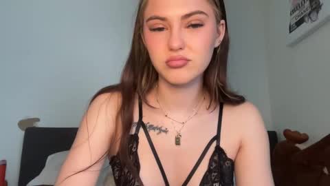 SarahxOliver online show from December 18, 3:07 pm