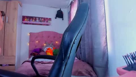 sara  online show from December 14, 7:25 pm