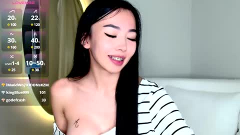 Mia online show from December 14, 7:07 am