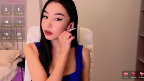 Mia online show from December 18, 9:25 am