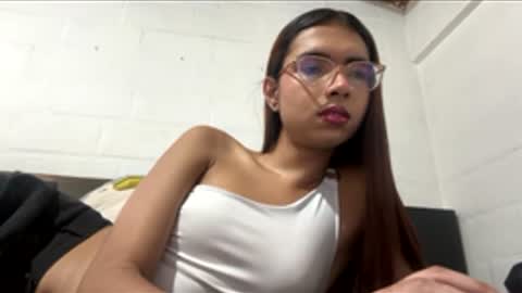 sarasaenz999 online show from February 27, 9:37 pm