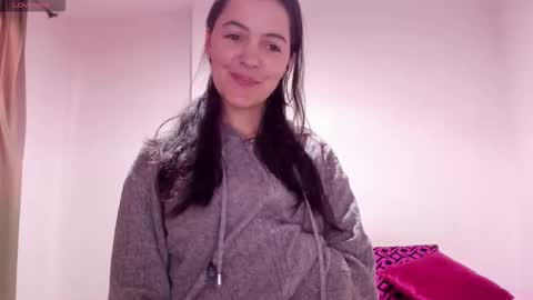 Snapshot of sarasweet_4 chatting on February 2, 9:24 pm Sara online show from February 2, 9:24 pm