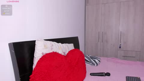 Snapshot of sarasweet_4 chatting on March 27, 11:04 pm Sara online show from March 27, 11:04 pm