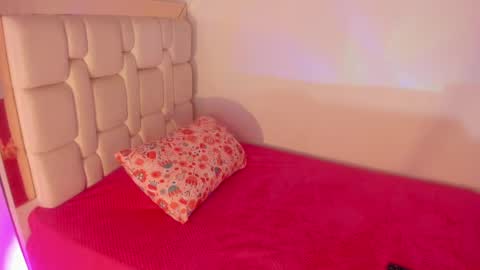 Snapshot of saratorresxx chatting on February 24, 4:47 pm Sara online show from February 24, 4:47 pm