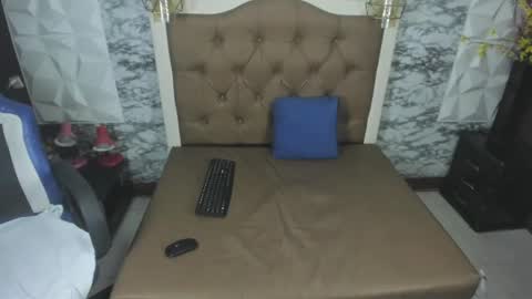 Snapshot of saraymilk chatting on March 5, 1:01 am Saray online show from March 5, 1:01 am