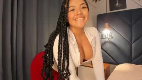 Sara  online show from May 16, 8:07 pm
