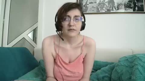 sarraboots online show from April 10, 9:14 am