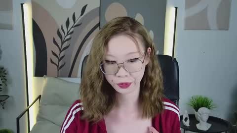 Snapshot of sarrahrice chatting on February 11, 4:45 pm SarahRice online show from February 11, 4:45 pm