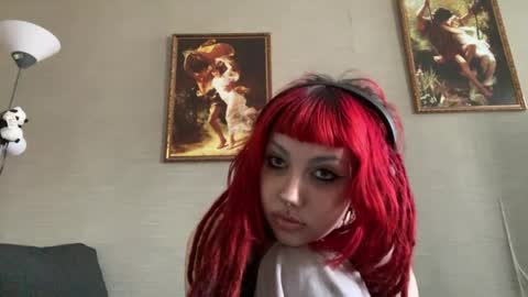 Mia online show from May 9, 4:01 pm