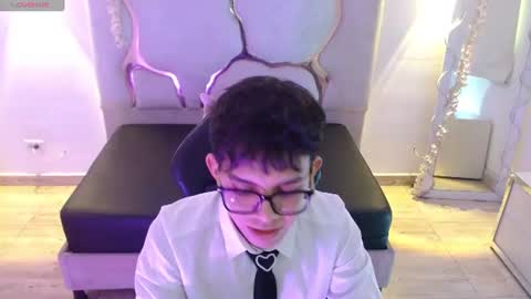 Snapshot of sasan_tay chatting on July 17, 11:39 am sasan_tay online show from July 17, 11:39 am