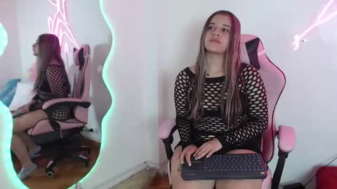 sashajones06 online show from January 16, 1:04 pm