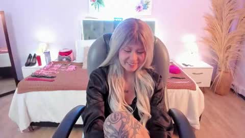 saskia_vellour online show from February 3, 7:41 pm