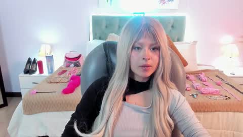 saskia_vellour online show from February 4, 7:31 pm