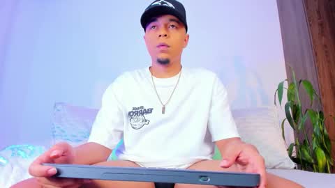     online show from February 22, 10:52 pm