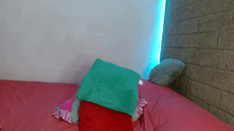 Snapshot of sativa_29 chatting on December 22, 7:42 pm Sativa online show from December 22, 7:42 pm