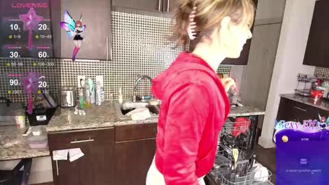 Saturn Girl online show from December 14, 11:20 pm