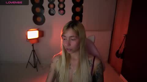 I AM JENN  online show from April 12, 3:44 am