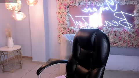 S a v a n n a h  online show from April 1, 12:06 pm