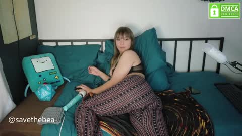 Bea online show from April 25, 11:02 pm