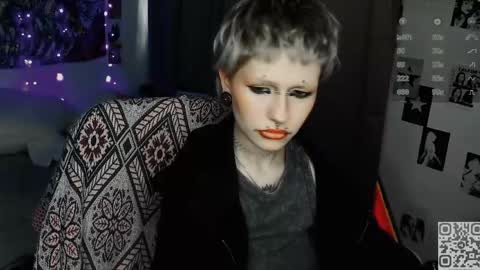 pronoun she. name Mary. age 21. online show from April 17, 8:06 am