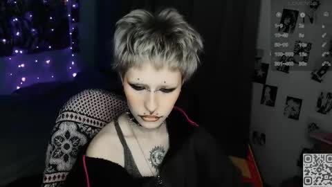 pronoun she. name Mary. age 21. online show from April 22, 9:49 pm