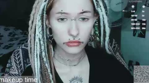 Snapshot of say_mary chatting on June 11, 12:14 pm pronoun she. name Mary. age 21. online show from June 11, 12:14 pm