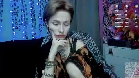 Snapshot of say_mary chatting on June 30, 11:00 am pronoun she. name Mary. age 21. online show from June 30, 11:00 am