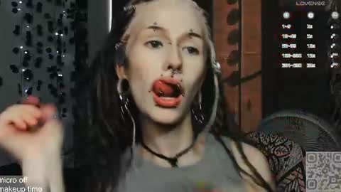 Snapshot of say_mary chatting on July 17, 2:13 pm pronoun she. name Mary. age 21. online show from July 17, 2:13 pm