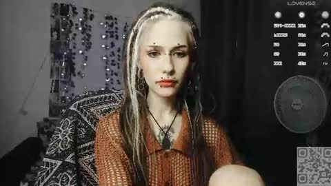 Snapshot of say_mary chatting on July 22, 4:32 pm pronoun she. name Mary. age 21. online show from July 22, 4:32 pm