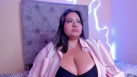 Snapshot of scarleet_boobs chatting on March 26, 5:13 am camila online show from March 26, 5:13 am