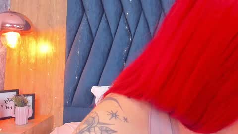 Snapshot of scarleett_jones chatting on February 14, 3:11 am scarleett jones online show from February 14, 3:11 am