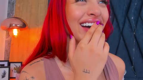 Snapshot of scarleett_jones chatting on February 15, 4:03 am scarleett jones online show from February 15, 4:03 am