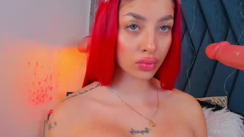 Snapshot of scarleett_jones chatting on February 19, 12:57 am scarleett jones online show from February 19, 12:57 am