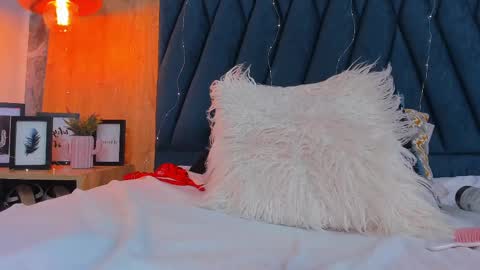 Snapshot of scarleett_jones chatting on February 21, 3:56 am scarleett jones online show from February 21, 3:56 am