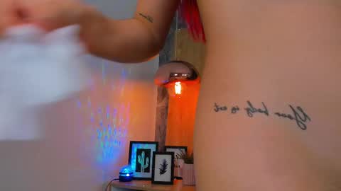 Snapshot of scarleett_jones chatting on February 23, 3:45 am scarleett jones online show from February 23, 3:45 am