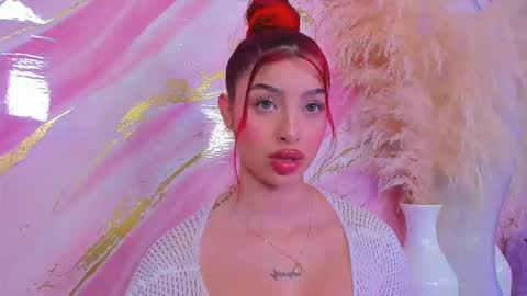 Snapshot of scarleett_jones chatting on January 15, 10:13 pm scarleett jones online show from January 15, 10:13 pm