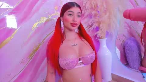 Snapshot of scarleett_jones chatting on February 4, 10:04 pm scarleett jones online show from February 4, 10:04 pm