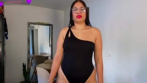 Snapshot of scarlet__15_ chatting on May 28, 12:35 pm Scarlet online show from May 28, 12:35 pm