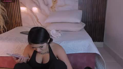 scarlet__rose_ online show from June 19, 11:25 am