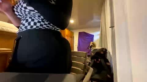 scarlet whisper online show from March 30, 10:00 pm