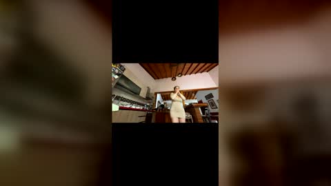 scarlet whisper online show from April 10, 9:41 pm